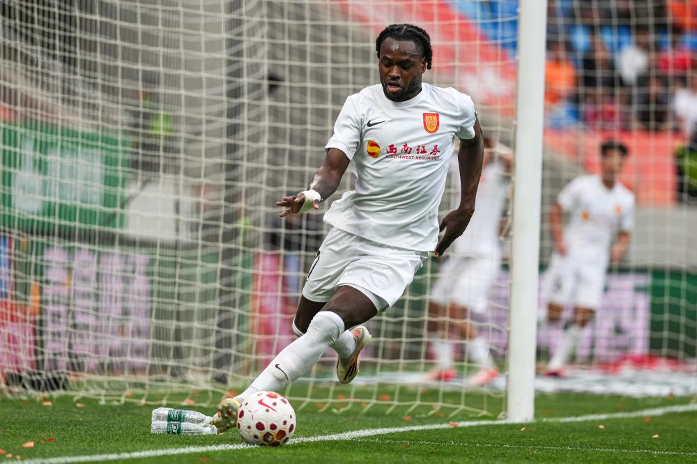 阿扎尔精彩瞬间解析与职业生涯全方位回顾