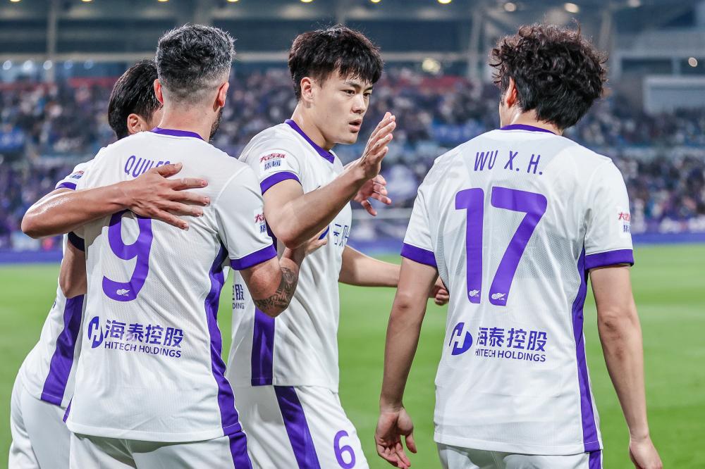 哈维引领的足球哲学与中场大师的传奇之路